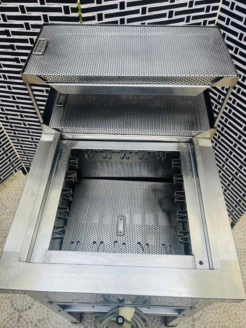 Industrial Kitchen fryer with filtering machine (Category: Fryers) located in Paranaque City. Submitted by patrickph31 (Listing ID 1410011787, Image 2). Description: Korean brand Industrial kitchen fryer with filtering machine.