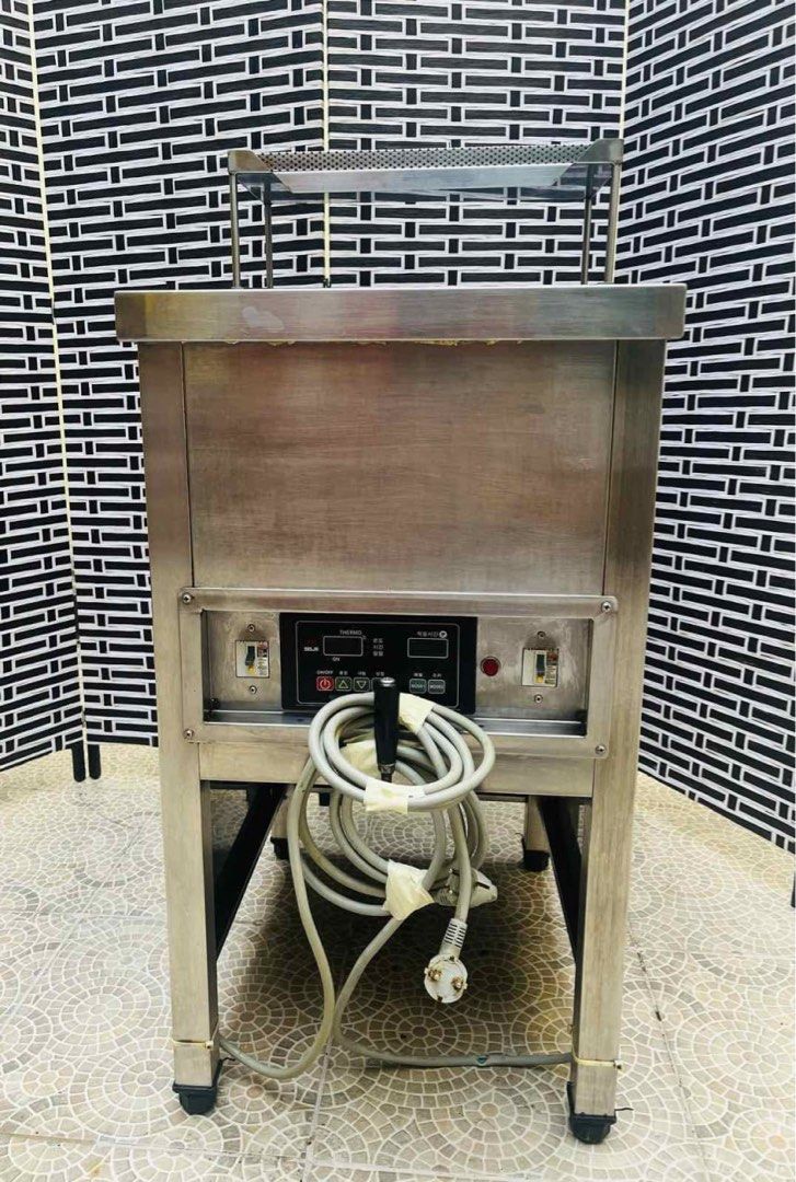 Industrial Kitchen fryer with filtering machine (Category: Fryers) located in Paranaque City. Submitted by patrickph31 (Listing ID 1410011787, Image 3). Description: Korean brand Industrial kitchen fryer with filtering machine.