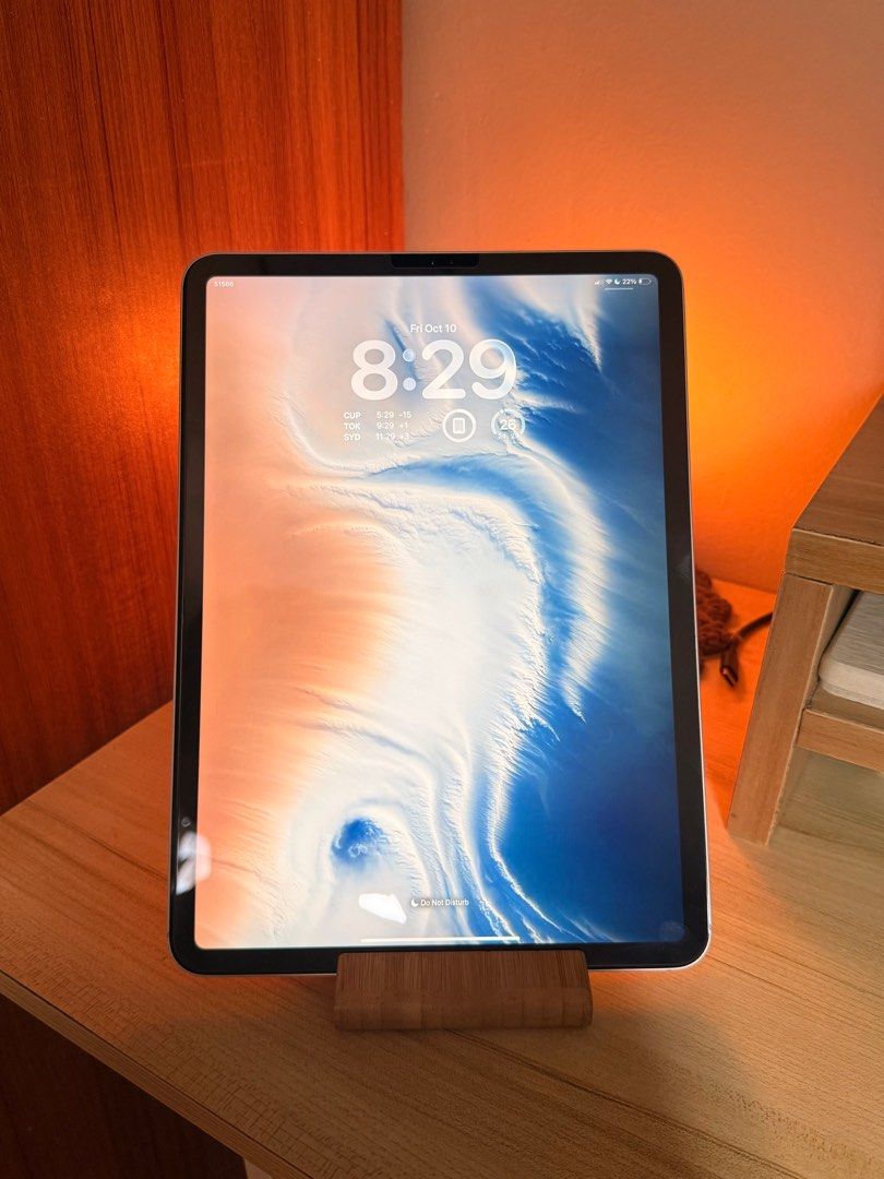 iPad Pro 11” 2018 | Silver | Wifi (Category: iPad) located in Dasmarinas. Submitted by smsebtian (Listing ID 1410013266, Image 2). Description: Selling my iPad Pro 2018 11” in Silver Details 64Gb Wifi True tone and face ID working Good battery health No issue; minor signs of usage Unit, case, cord only Rfs: Extra iPad .