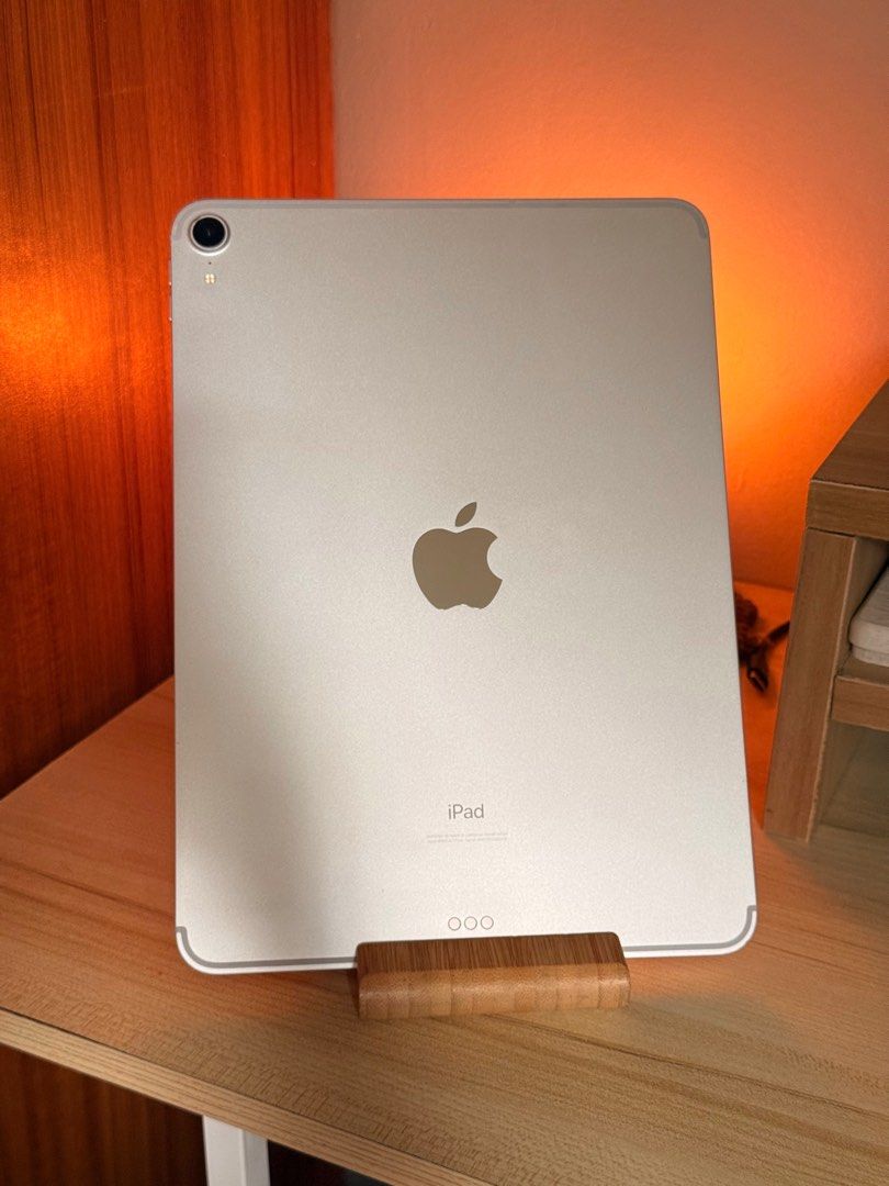 iPad Pro 11” 2018 | Silver | Wifi (Category: iPad) located in Dasmarinas. Submitted by smsebtian (Listing ID 1410013266, Image 1). Description: Selling my iPad Pro 2018 11” in Silver Details 64Gb Wifi True tone and face ID working Good battery health No issue; minor signs of usage Unit, case, cord only Rfs: Extra iPad .