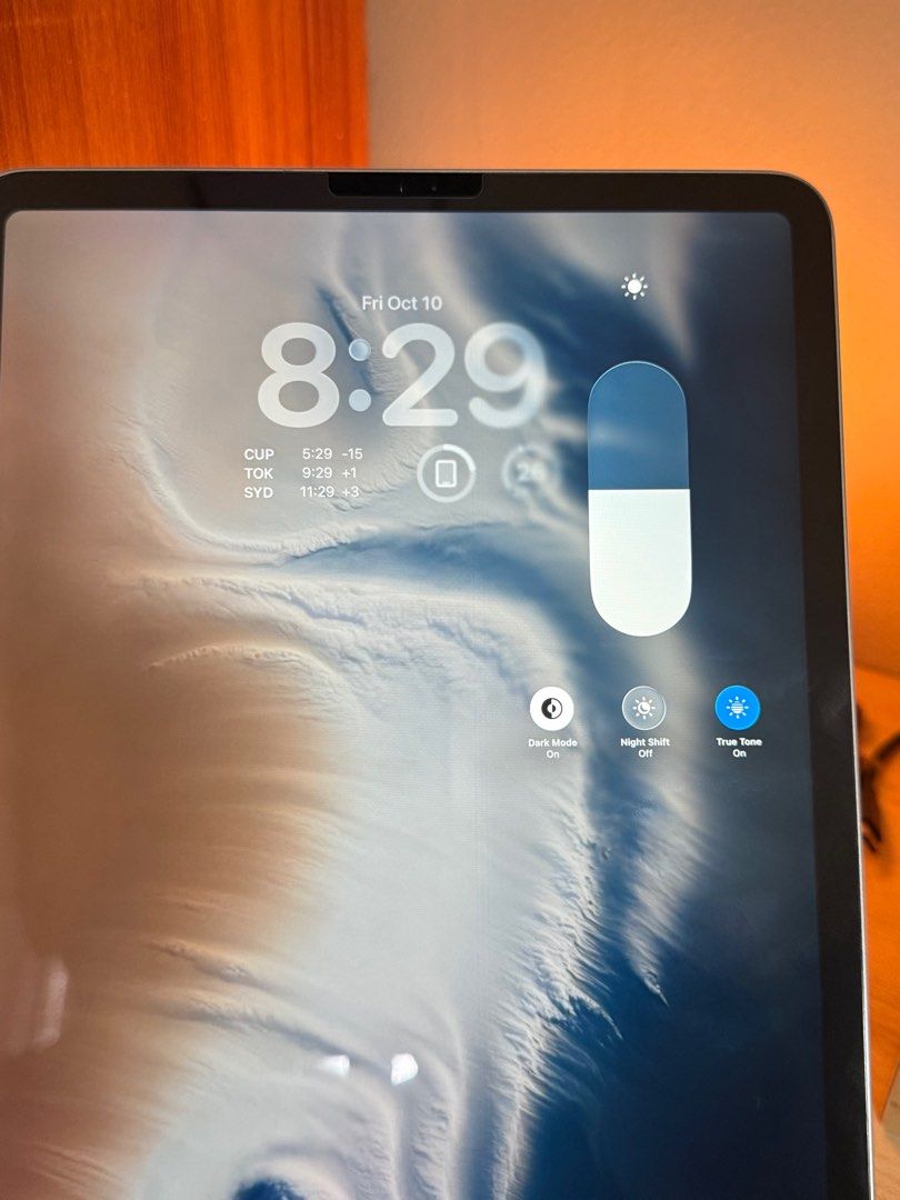 iPad Pro 11” 2018 | Silver | Wifi (Category: iPad) located in Dasmarinas. Submitted by smsebtian (Listing ID 1410013266, Image 3). Description: Selling my iPad Pro 2018 11” in Silver Details 64Gb Wifi True tone and face ID working Good battery health No issue; minor signs of usage Unit, case, cord only Rfs: Extra iPad .