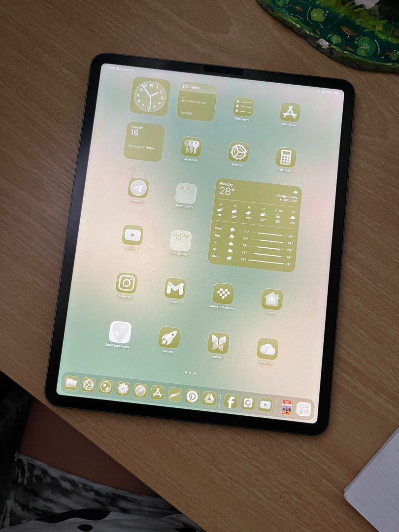 Ipad pro m1 12.9 512gb (Category: iPad) located in Baras. Submitted by pwepreloved (Listing ID 1410046553, Image 1). Description: May dents lang pero di halata.