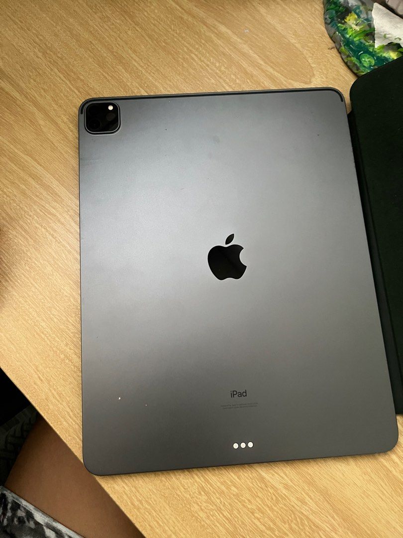 Ipad pro m1 12.9 512gb (Category: iPad) located in Baras. Submitted by pwepreloved (Listing ID 1410046553, Image 2). Description: May dents lang pero di halata.