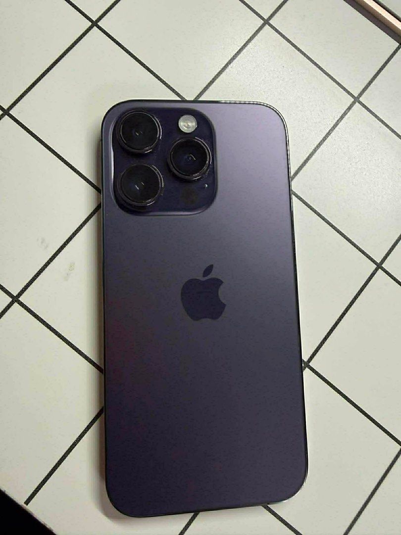 Iphone 14 Pro (Category: iPhone 14 Series) located in Manila. Submitted by decluttered_by_mara (Listing ID 1410096546, Image 2). Description: iPhone 14 Pro Deep Purple 256 GB With Box complete inclusions 77% Battery Health.