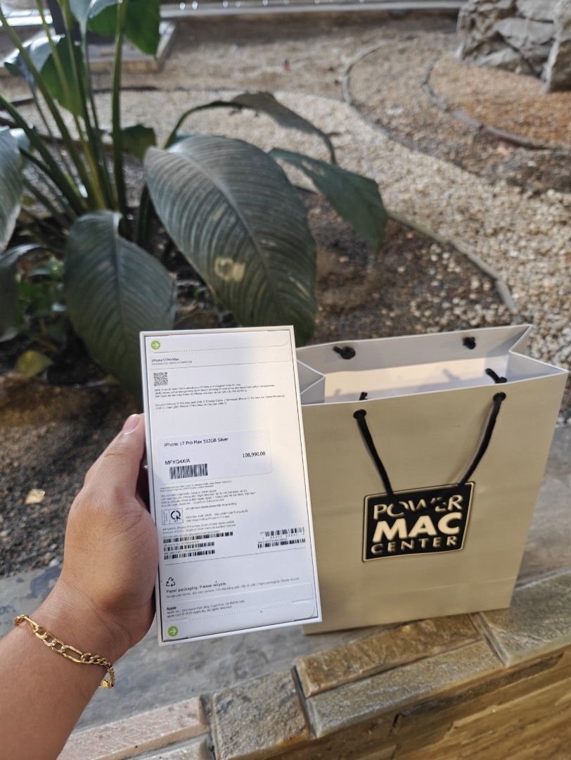 iPhone 17 Pro Max 512Gb (Category: iPhone 17 Series) located in San Juan City. Submitted by hakobzone (Listing ID 1410090662, Image 2). Description: Iphone 17 Pro max 512gb brandnew Sealed Unit is brandnew 512gb Ntc approved from powermac(local variant) Openline (anysim) Selling it for only 93.5k Open for swap! 96k swapping Silver color .