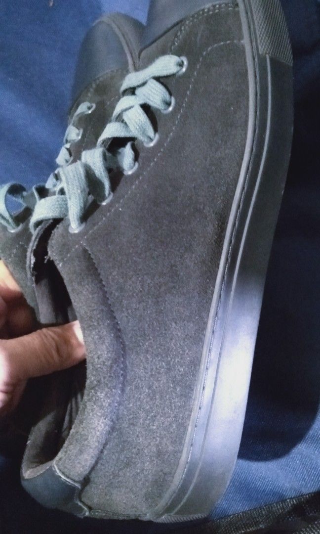 MARCS SNEAKERS (Category: Sneakers) located in Naga. Submitted by pec3c (Listing ID 1410008128, Image 1). Description: MARCS Australian Brand Real leather Suede Authentic Very good condition PHP 950.