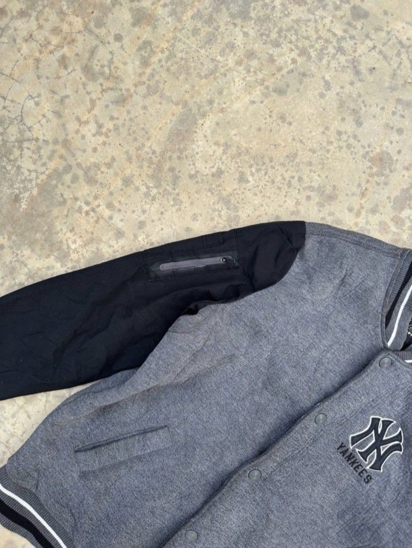 MLB Varsity Jacket (Category: Activewear) located in Kuala Lumpur. Submitted by assanvking (Listing ID 1410184854, Image 2). Description: pit 21.5 labuh 27..condition 9/10.. ori MLB..cod selayang.