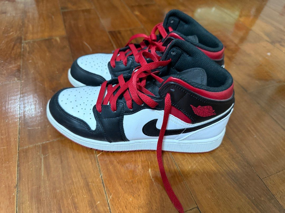 Nike Air Jordan 1 Mid - Black/White/Red (Category: Sneakers) located in Muntinlupa City. Submitted by _lasonrisaa (Listing ID 1410160361, Image 2). Description: Nike Air Jordan Mid in Womens US Size 7 MOD: Bank Transfer/Gcash Shipping to be covered by buyer Negotiable (: .