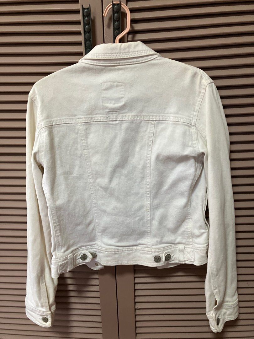 Old Navy White Denim Jacket XL (Category: Babies & Kids Fashion) located in Binan City. Submitted by mrsjca (Listing ID 1410043999, Image 2). Description: - Old Navy white denim jacket - Size: XL for pre teens - Classic design - Button closures - Pockets - Made in Cambodia - Versatile layering piece - slightly yellowed due to storage but can be restored with proper washing.