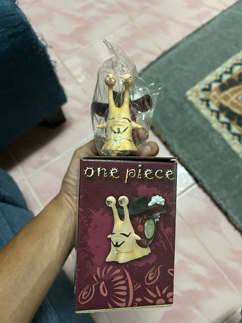 One piece (Category: Figurines & Statues) located in Kuala Terengganu. Submitted by meerrr2603 (Listing ID 1410123758, Image 2). Description: denden mushi dracule mihawk.