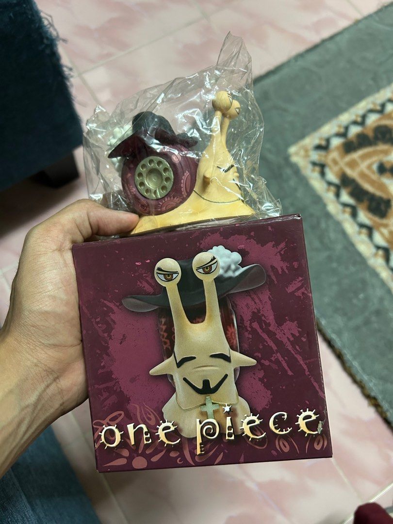 One piece (Category: Figurines & Statues) located in Kuala Terengganu. Submitted by meerrr2603 (Listing ID 1410123758, Image 1). Description: denden mushi dracule mihawk.