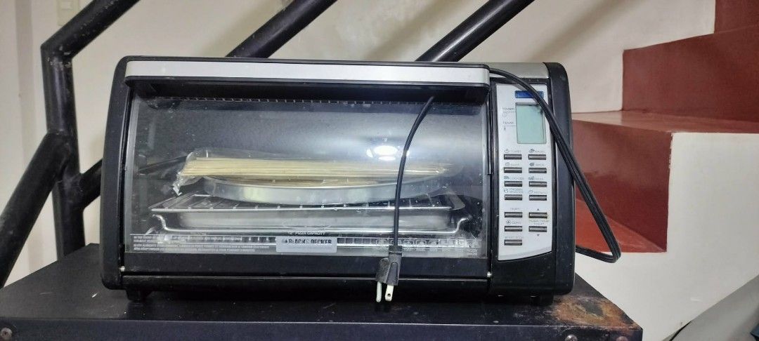 Oven (Category: Other Kitchen Appliances) located in Rodriguez. Submitted by swiftwolf-dfd7eb (Listing ID 1410075966, Image 3). Description: 120 volts only .. The item is a Black & Decker Digital Advantage Countertop Convection Oven, likely model CTO6305. It features touch-pad electronic controls and a digital display. The oven offers multiple cooking functions including bake, broil, toast, and convection bake. Its interior is large enough to acc