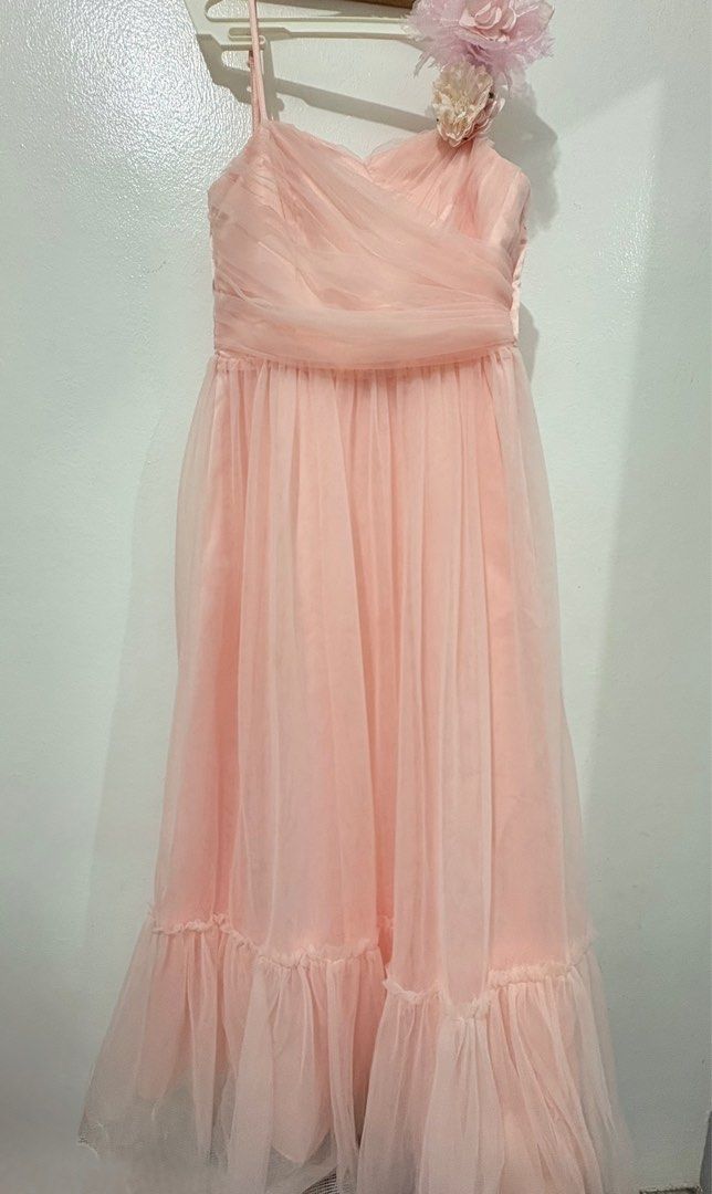 Pink One-Shoulder Tulle Dress (Category: Evening dresses & gowns) located in Imus. Submitted by chuable1988 (Listing ID 1410091673, Image 2). Description: - Pink one-shoulder dress - Flowing tulle skirt - Fitted bodice - Ruffled hemline - Floral shoulder embellishment - Ideal for special occasions 11-13 yo.