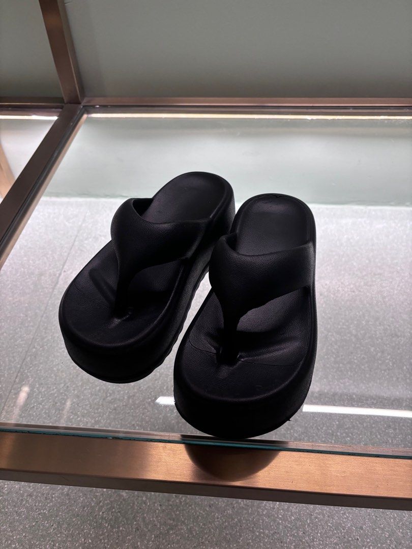 platform slippers (Category: Sandals) located in Singapore. Submitted by csear (Listing ID 1410175816, Image 2). Description: .