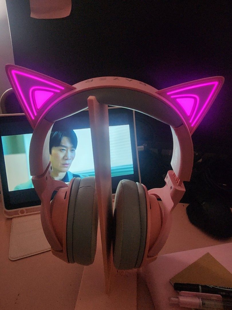Razer Kraken BT Kitty Edition Headphones (Category: Headphones & Headsets) located in Bacoor. Submitted by panikkiiigadgets (Listing ID 1410156905, Image 2). Description: - Razer Kraken BT Kitty Edition headphones - Pink with cat ear design -Wireless - Bluetooth connectivity - Includes original box - Compatible with PC, Mac, smartphones, and tablets - Rarely use RFS: no longer gaming, and I prefer AirPods. .