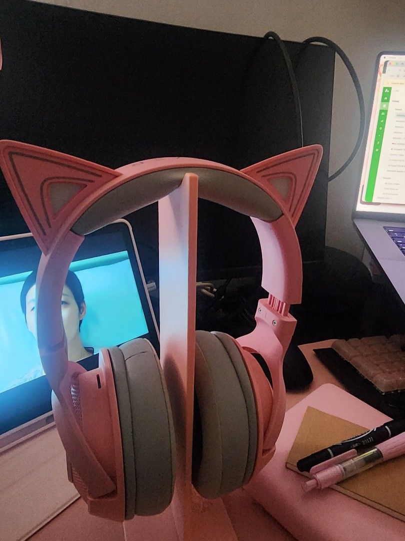 Razer Kraken BT Kitty Edition Headphones (Category: Headphones & Headsets) located in Bacoor. Submitted by panikkiiigadgets (Listing ID 1410156905, Image 3). Description: - Razer Kraken BT Kitty Edition headphones - Pink with cat ear design -Wireless - Bluetooth connectivity - Includes original box - Compatible with PC, Mac, smartphones, and tablets - Rarely use RFS: no longer gaming, and I prefer AirPods. .