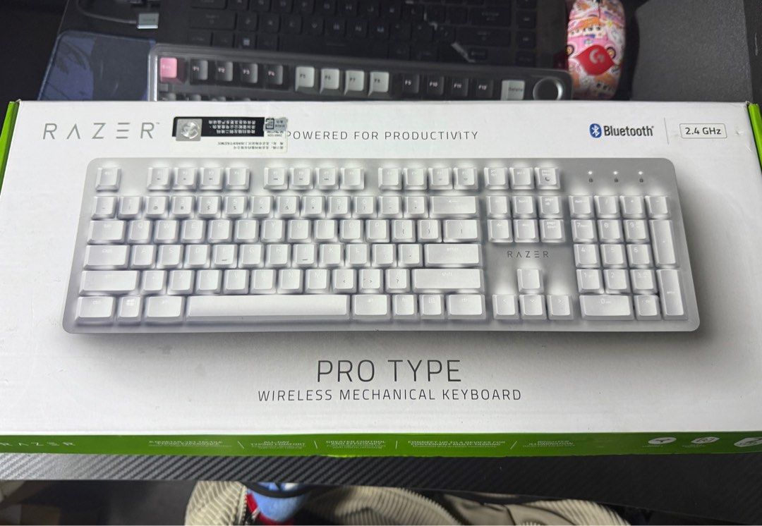 RAZER PRO TYPE （分類：電腦鍵盤及相關產品）位於 Hong Kong。 由 ccm3186 提交（商品編號 1410177093，圖片 1）。簡介： RAZER PRO TYPE KEYBOARD 外觀算新淨 底有輕微氧化 齊配件 連接器&充電線。