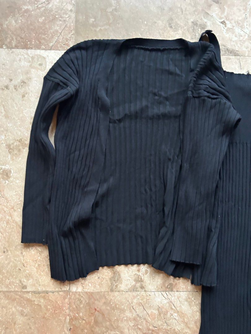 Ribbed Coordinates, Black (Category: Sets or Coordinates) located in Quezon City. Submitted by tidyup.lara (Listing ID 1409999911, Image 2). Description: Best fits XS-S frames Dress: Bust 26” Waist 24” Length 38” Cover Up: Bust 38” Length 25” Condition 9/10: good as new, but with small tear.