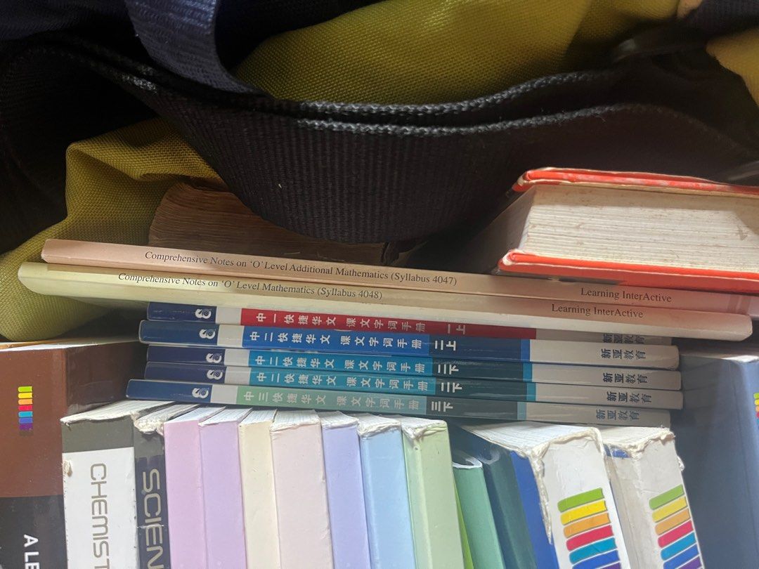 Secondary School Textbooks (Category: Textbooks) located in Singapore. Submitted by chooew (Listing ID 1410101995, Image 2). Description: - Secondary school textbooks for sale. - Subjects: Science, Mathematics, Geography, Social Studies, Chinese Language. - Includes some A-Level books. - Minor signs of use may be present. - Please view photos for specific titles and editions. - Price negotiable.