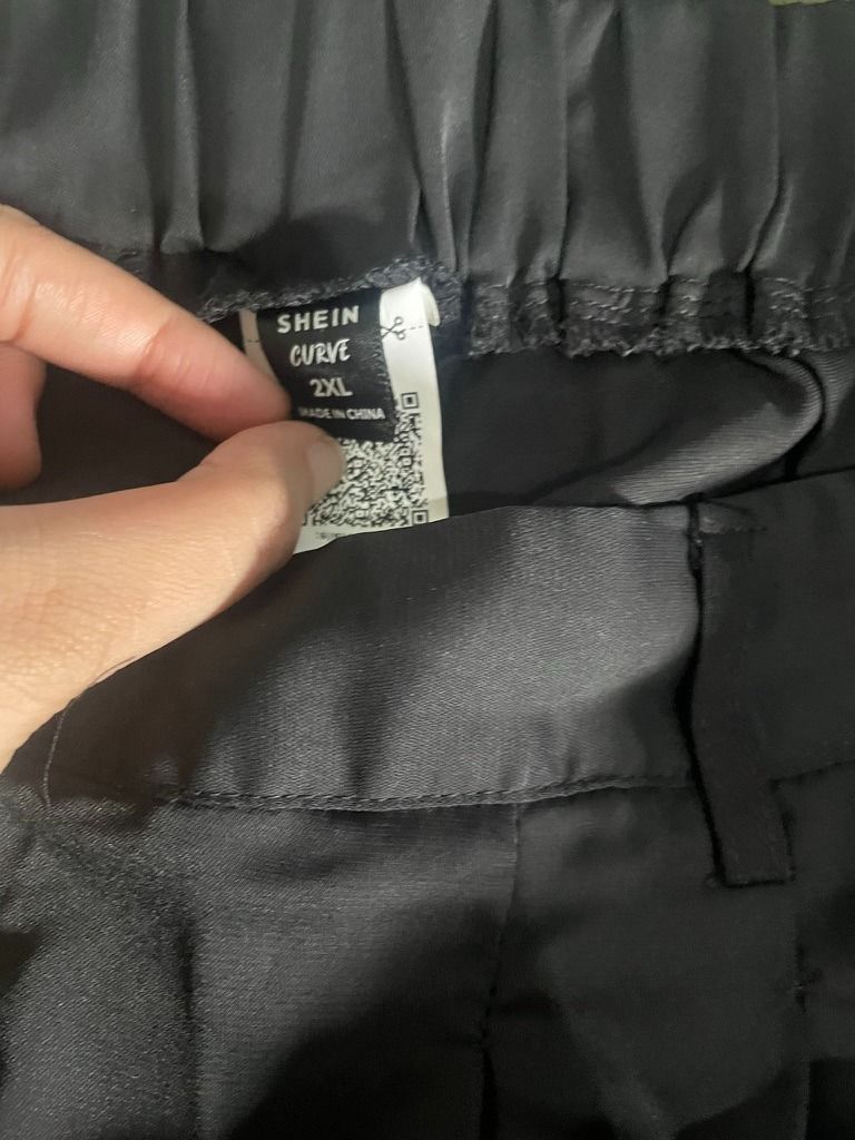 Shein Curve Black Pants 2XL (Category: Other Bottoms) located in Pasig City. Submitted by thea.ab (Listing ID 1410036649, Image 3). Description: ✨ NEVER USED [too big for me] - Shein Curve black pants - Size: 2XL but still a big large for me then - Features: Elastic waistband and button closure - Material: Smooth, possibly satin-like fabric - Color: Solid black.
