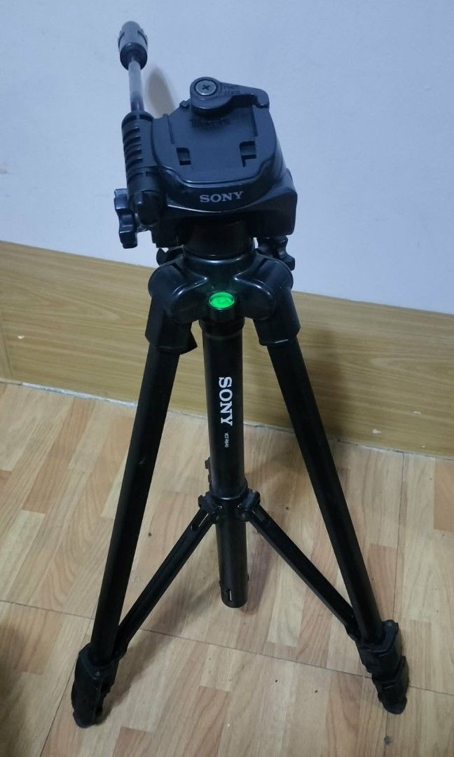 Sony (Category: Tripods & Monopods) located in Rodriguez. Submitted by swiftwolf-dfd7eb (Listing ID 1410069241, Image 3). Description: The item in the image is a Sony VCT-R640 lightweight tripod. It is designed for use with smaller camcorders, DSLRs, and mirrorless cameras, supporting a maximum load of 3 kg (about 6.6 lbs). Key Features Head: It features a 3-way pan head function, allowing for 360-degree panning and tilt adjustments. Height: The 