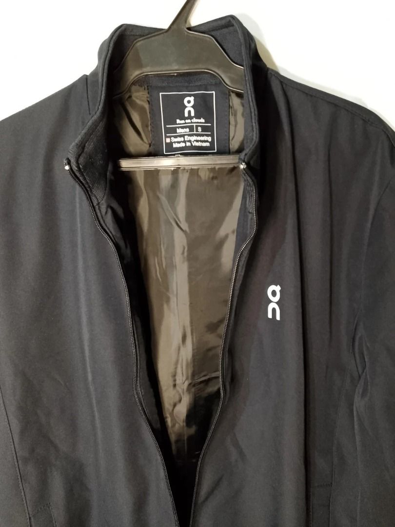 On Cloud Bomber Jacket for men NEGOTIABLE ! (Category: Coats, Jackets and Outerwear) located in Manila. Submitted by lime_onasan888 (Listing ID 1410139690, Image 1). Description: - On Cloud Bomber Jacket (for men) - Never used - Black - Small size - Bought from the Surplus Store only last September 2025 - Original price was PHP 999.00 (shown on the receipt) - I can only do meet-ups so the buyer can fit the jacket in front of the mirror inside SM 