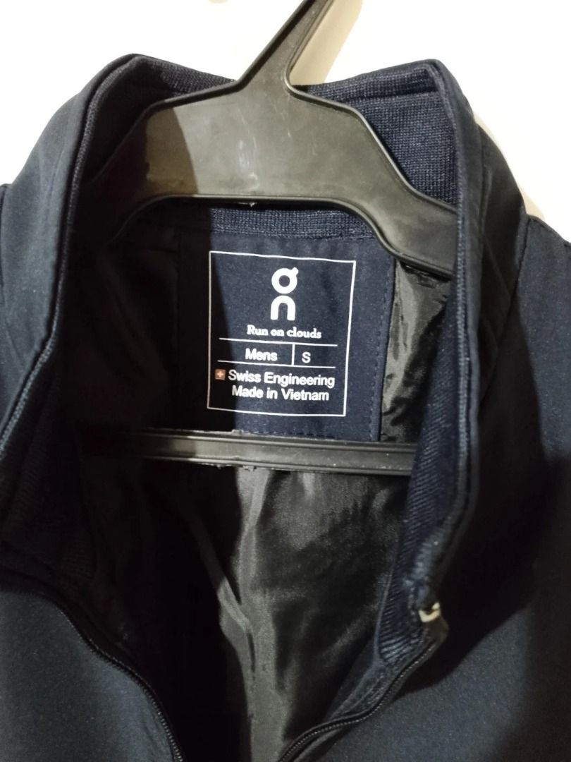 On Cloud Bomber Jacket for men NEGOTIABLE ! (Category: Coats, Jackets and Outerwear) located in Manila. Submitted by lime_onasan888 (Listing ID 1410139690, Image 2). Description: - On Cloud Bomber Jacket (for men) - Never used - Black - Small size - Bought from the Surplus Store only last September 2025 - Original price was PHP 999.00 (shown on the receipt) - I can only do meet-ups so the buyer can fit the jacket in front of the mirror inside SM 
