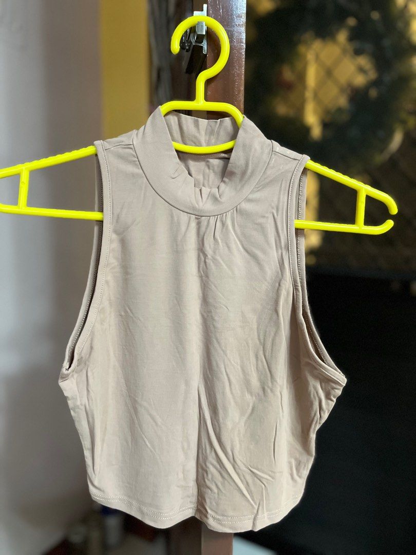 Turtle Neck Crop Top (Category: Sleeveless) located in Quezon. Submitted by achicoco (Listing ID 1410136193, Image 1). Description: .