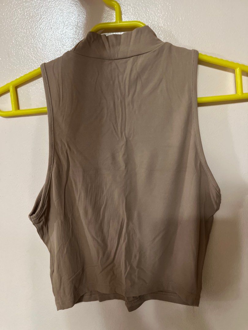Turtle Neck Crop Top (Category: Sleeveless) located in Quezon. Submitted by achicoco (Listing ID 1410136193, Image 3). Description: .