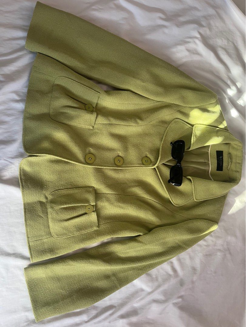 Tweed Korean style Green Blazer (Category: Coats, Jackets and Outerwear) located in Baguio. Submitted by grrrrwmm__2day (Listing ID 1410087773, Image 1). Description: .