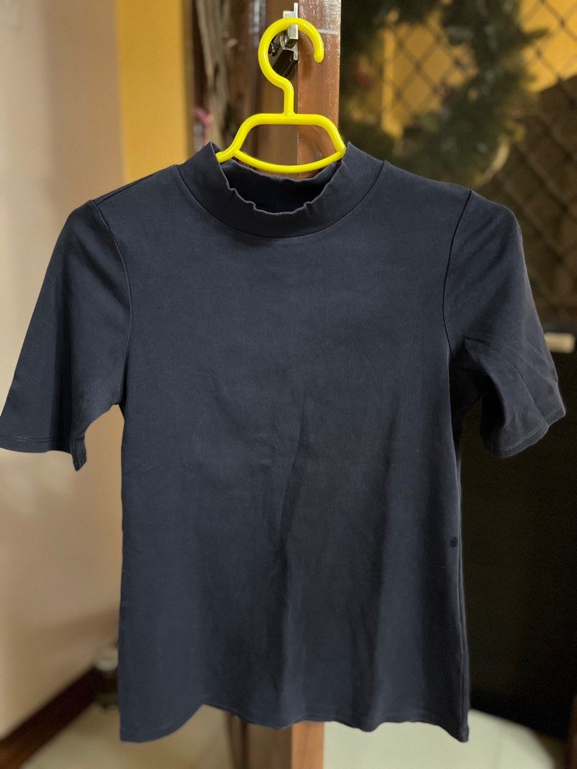 Uniqlo Shirt (Category: Shirts) located in Quezon. Submitted by achicoco (Listing ID 1410140190, Image 1). Description: Color: Navy Blue.