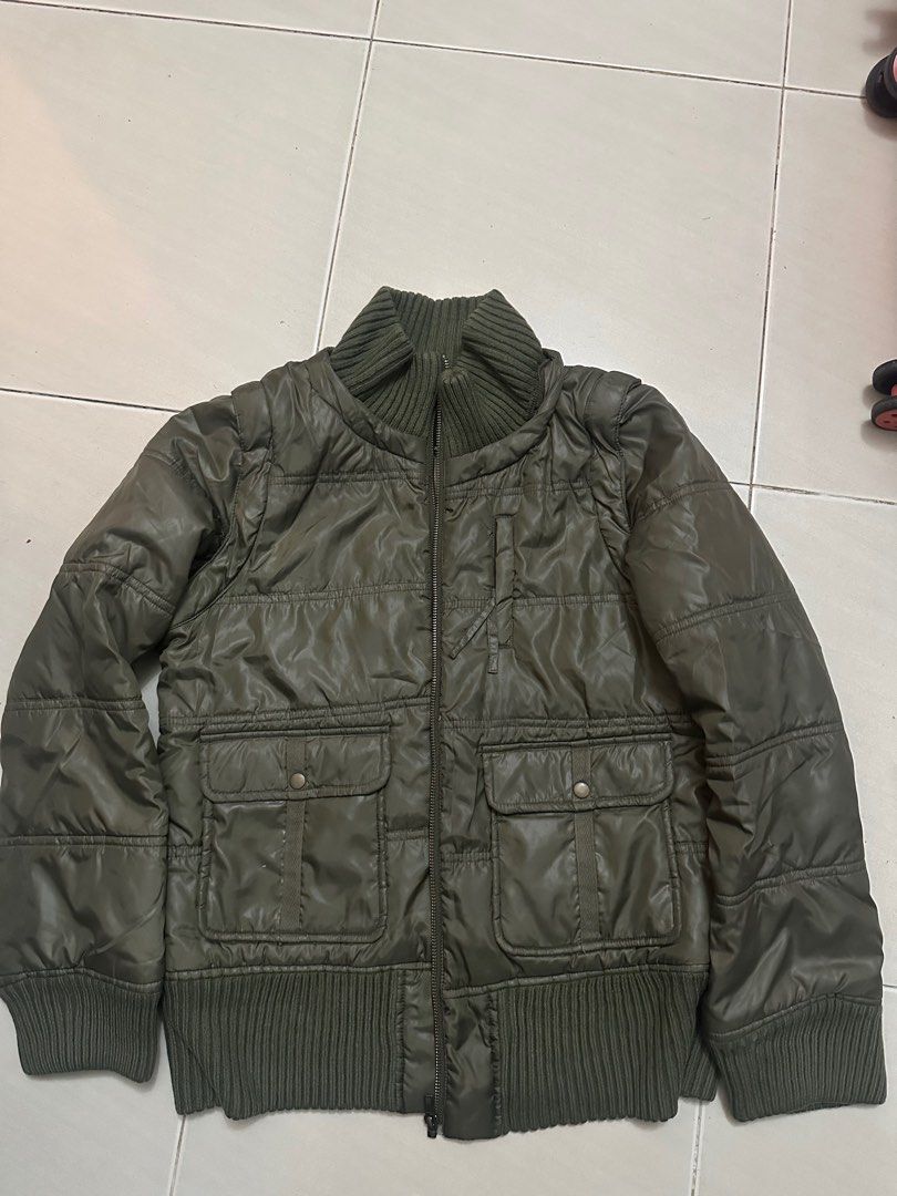 WINTER JACKET (Category: Coats, Jackets and Outerwear) located in Jitra. Submitted by naa07 (Listing ID 1410120401, Image 1). Description: Fit S-M. Army green. Wore at Harbin as 3rd layer. Sleeve is detachable .