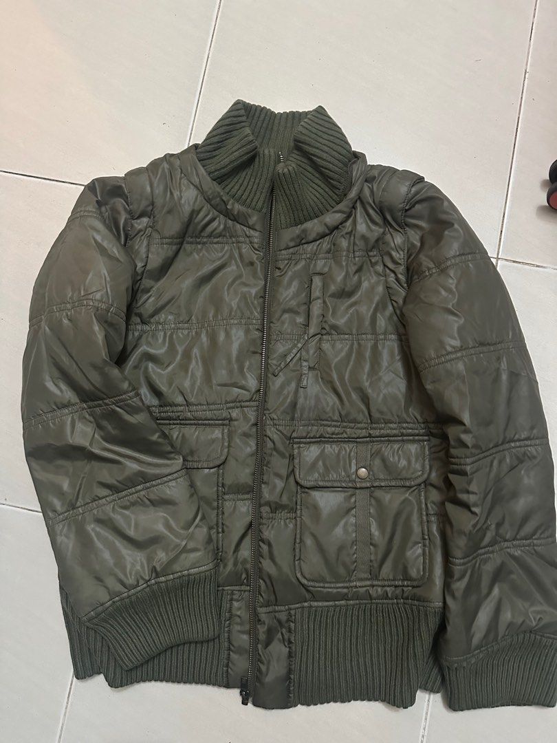 WINTER JACKET (Category: Coats, Jackets and Outerwear) located in Jitra. Submitted by naa07 (Listing ID 1410120401, Image 2). Description: Fit S-M. Army green. Wore at Harbin as 3rd layer. Sleeve is detachable .