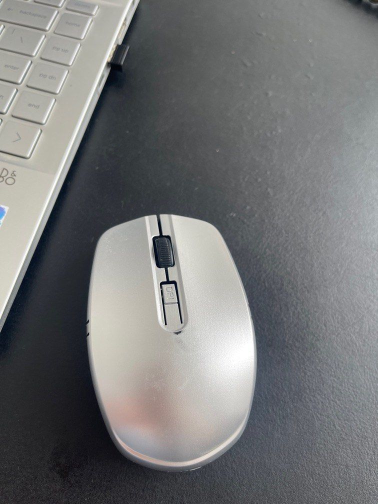 Wireless Mouse (Category: Mouse & Mousepads) located in Skudai. Submitted by Xuan_goodquality (Listing ID 1410035739, Image 1). Description: .