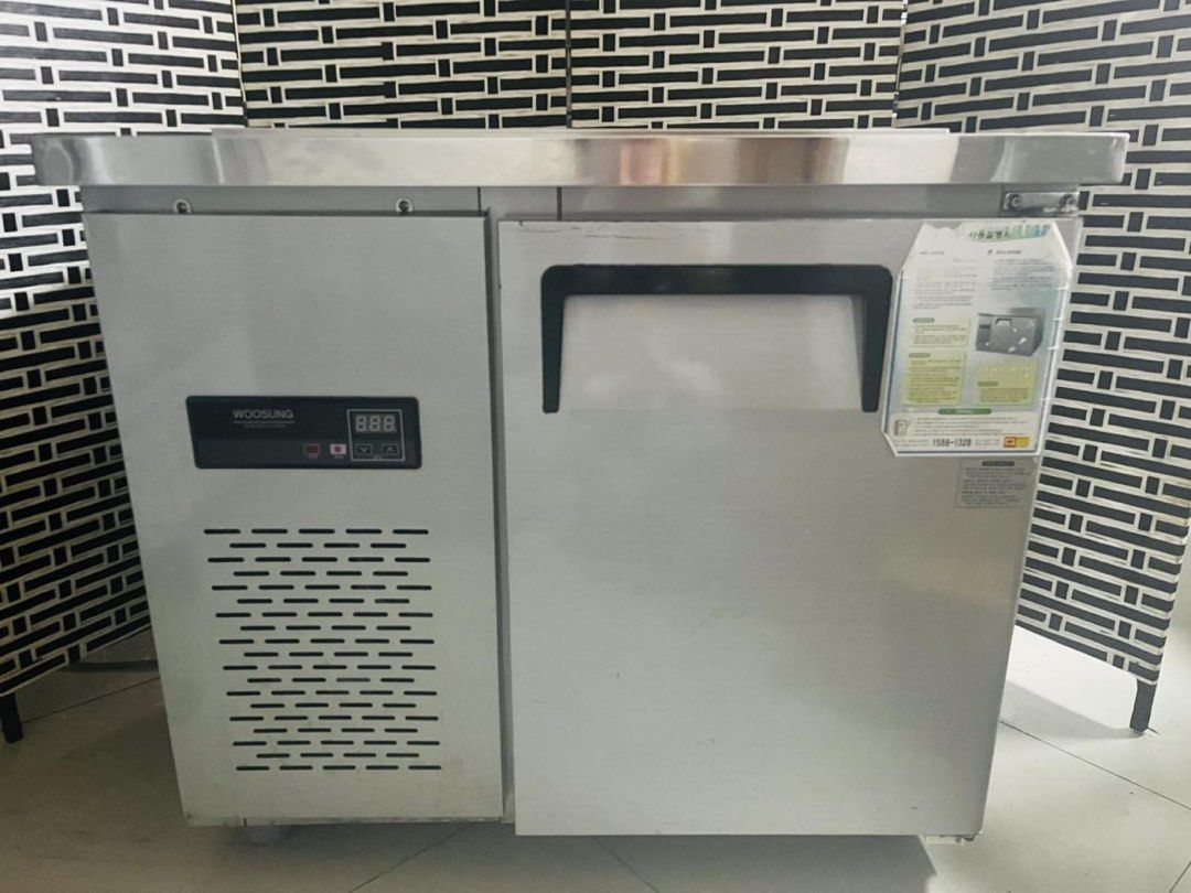Woosung Commercial under counter chiller (Category: Refrigerators and Freezers) located in Paranaque City. Submitted by patrickph31 (Listing ID 1410025817, Image 3). Description: - Woosung commercial under counter chiller - Stainless steel exterior and interior - Digital temperature display - Ideal for restaurants and food businesses - In good working condition.