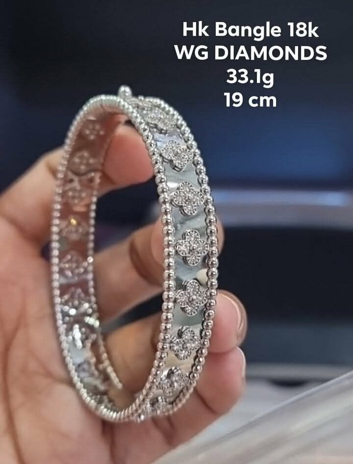 18K HK SETTING WG WITH DIAMOND (Category: Bracelets) located in Cavite. Submitted by vmccollection24 (Listing ID 1410263700, Image 1). Description: WE SHIP INTERNATIONAL/NATIONWIDE🚛✈️ CASH/LAYAWAY ACCEPTED! 💎 Invest your money wisely 💎 Habang tumatagal tumataas ang value 💎 Genuine,Pawnable/Nasasanla 💎BRANDNEW 💎 Cheaper than mall price!!! 💎 High Appraisal Value 💎 Good Investment 💎 Easy Liquidity 💎 Money Back quaranteed if proven Fake DM 