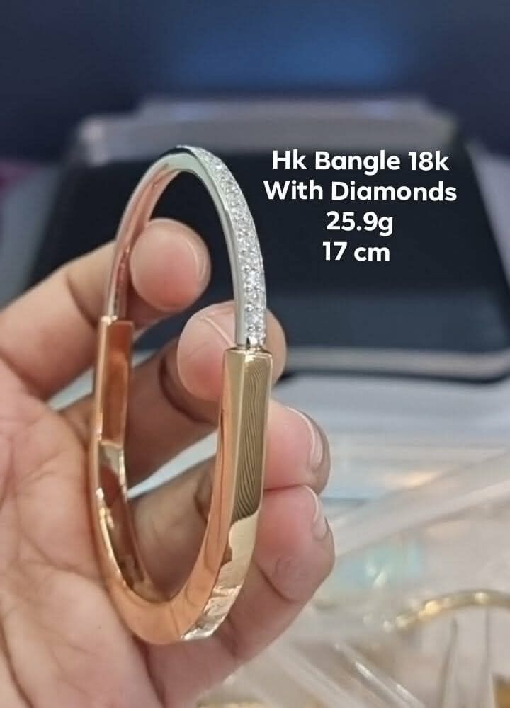 18K HK SETTING WITH DIAMOND (Category: Bracelets) located in Cavite. Submitted by vmccollection24 (Listing ID 1410258205, Image 1). Description: WE SHIP INTERNATIONAL/NATIONWIDE🚛✈️ CASH/LAYAWAY ACCEPTED! 💎 Invest your money wisely 💎 Habang tumatagal tumataas ang value 💎 Genuine,Pawnable/Nasasanla 💎BRANDNEW 💎 Cheaper than mall price!!! 💎 High Appraisal Value 💎 Good Investment 💎 Easy Liquidity 💎 Money Back quaranteed if proven Fake DM for