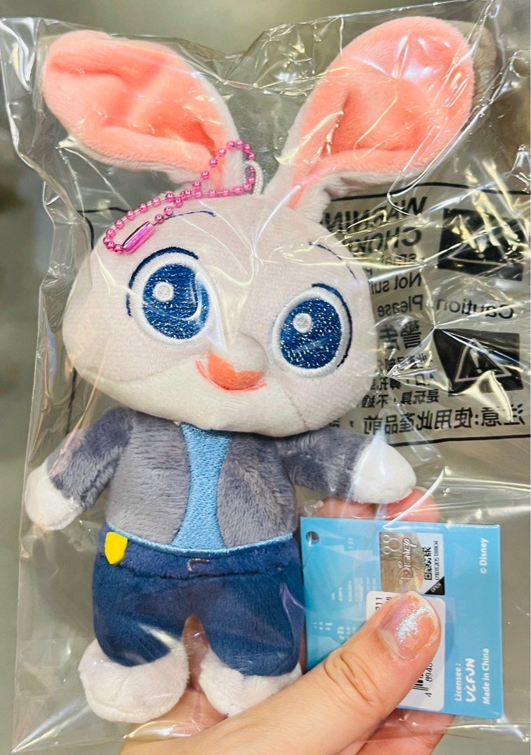現貨💖正版 迪士尼公仔 怪獸大都會2 公仔 匙扣掛飾 聖誕禮物 生日禮物 新年禮物 DISNEY ZOOTOPIA 2 SOFT DOLL TOY BIRTHDAY CHRISTMAS VALENTINES GIFT DOLL （分類：絨毛玩具）位於 Hong Kong。 由 swroom 提交（商品編號 1410335134，圖片 3）。簡介： 💖$199 隻，$380 兩隻 ( 全新未開封) 🎁節日銷情迅速請早訂購，售完即止‼️ 🛍更多卡通精品玩具FOLLOW US ： carousell.com/swroom 📥INBOX 購買請提供以下資料 ： ▫️ 款式及件數 ▫️付款方式 : PAYME / FPS / ALIPAYHK ▫️郵寄方式： 📦 SF順豐到付 ( 一般情況 2-3 工作天寄出 ) ❌ 不設面交 **** 確認全數付款後才留貨及安排寄出 *** ⚜️相關產品⚜️ 現貨💖正版 迪士尼公仔 米奇老鼠公仔 米妮老鼠公仔 毛公仔 匙扣掛飾 ：https://c