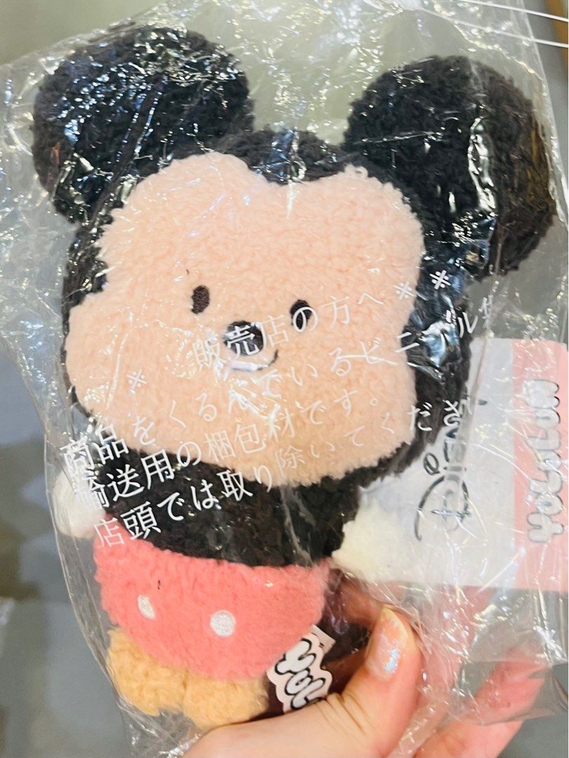 現貨💖正版 迪士尼公仔 米奇老鼠公仔 米妮老鼠公仔 毛公仔 匙扣掛飾 結婚公仔 求婚公仔 聖誕禮物 生日禮物 新年禮物 DISNEY MINNIE MICKEY MOUSE SOFT DOLL TOY BIRTHDAY CHRISTMAS VALENTINES WEDDING ANNIVERSARY GIFT DOLL （分類：絨毛玩具）位於 Hong Kong。 由 swroom 提交（商品編號 1410334069，圖片 2）。簡介： 💖$250 隻，$490 兩隻 ( 全新未開封) 🎁節日銷情迅速請早訂購，售完即止‼️ 🛍更多卡通精品玩具FOLLOW US ： carousell.com/swroom 📥INBOX 購買請提供以下資料 ： ▫️ 款式及件數 ▫️付款方式 : PAYME / FPS / ALIPAYHK ▫️郵寄方式： 📦 SF順豐到付 ( 一般情況 2-3 工作天寄出 ) ❌ 不設面交 **** 確認全數付款後才留貨及安排寄出 *** ⚜️相關產品⚜️