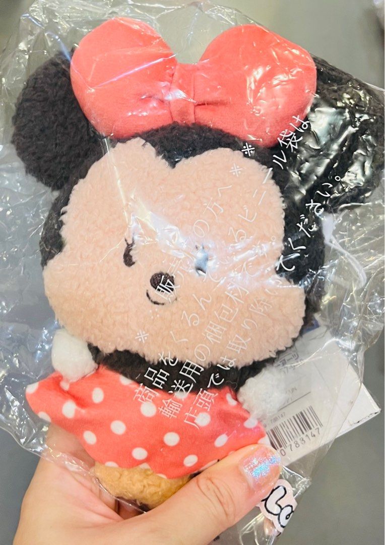 現貨💖正版 迪士尼公仔 米奇老鼠公仔 米妮老鼠公仔 毛公仔 匙扣掛飾 結婚公仔 求婚公仔 聖誕禮物 生日禮物 新年禮物 DISNEY MINNIE MICKEY MOUSE SOFT DOLL TOY BIRTHDAY CHRISTMAS VALENTINES WEDDING ANNIVERSARY GIFT DOLL （分類：絨毛玩具）位於 Hong Kong。 由 swroom 提交（商品編號 1410334069，圖片 3）。簡介： 💖$250 隻，$490 兩隻 ( 全新未開封) 🎁節日銷情迅速請早訂購，售完即止‼️ 🛍更多卡通精品玩具FOLLOW US ： carousell.com/swroom 📥INBOX 購買請提供以下資料 ： ▫️ 款式及件數 ▫️付款方式 : PAYME / FPS / ALIPAYHK ▫️郵寄方式： 📦 SF順豐到付 ( 一般情況 2-3 工作天寄出 ) ❌ 不設面交 **** 確認全數付款後才留貨及安排寄出 *** ⚜️相關產品⚜️