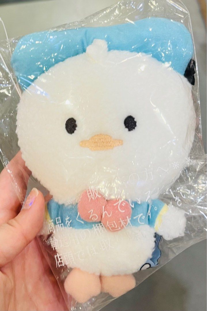 現貨🩵正版 迪士尼公仔 唐老鴨毛公仔 聖誕禮物 生日禮物 新年禮物 DISNEY DONALD DUCK SOFT DOLL TOY BIRTHDAY CHRISTMAS VALENTINES GIFT DOLL （分類：嬰兒玩具）位於 Hong Kong。 由 swroom 提交（商品編號 1410332939，圖片 1）。簡介： 💖$250 件 ( 全新未開封) 🎁節日銷情迅速請早訂購，售完即止‼️ 🛍更多卡通精品玩具FOLLOW US ： carousell.com/swroom 📥INBOX 購買請提供以下資料 ： ▫️ 件數 ▫️付款方式 : PAYME / FPS / ALIPAYHK ▫️郵寄方式： 📦 SF順豐到付 ( 一般情況 2-3 工作天寄出 ) ❌ 不設面交 **** 確認全數付款後才留貨及安排寄出 *** ⚜️相關產品⚜️ 現貨💖正版 迪士尼公仔 米奇老鼠公仔 米妮老鼠公仔 毛公仔：https://carousell.app.link/gYPvNz
