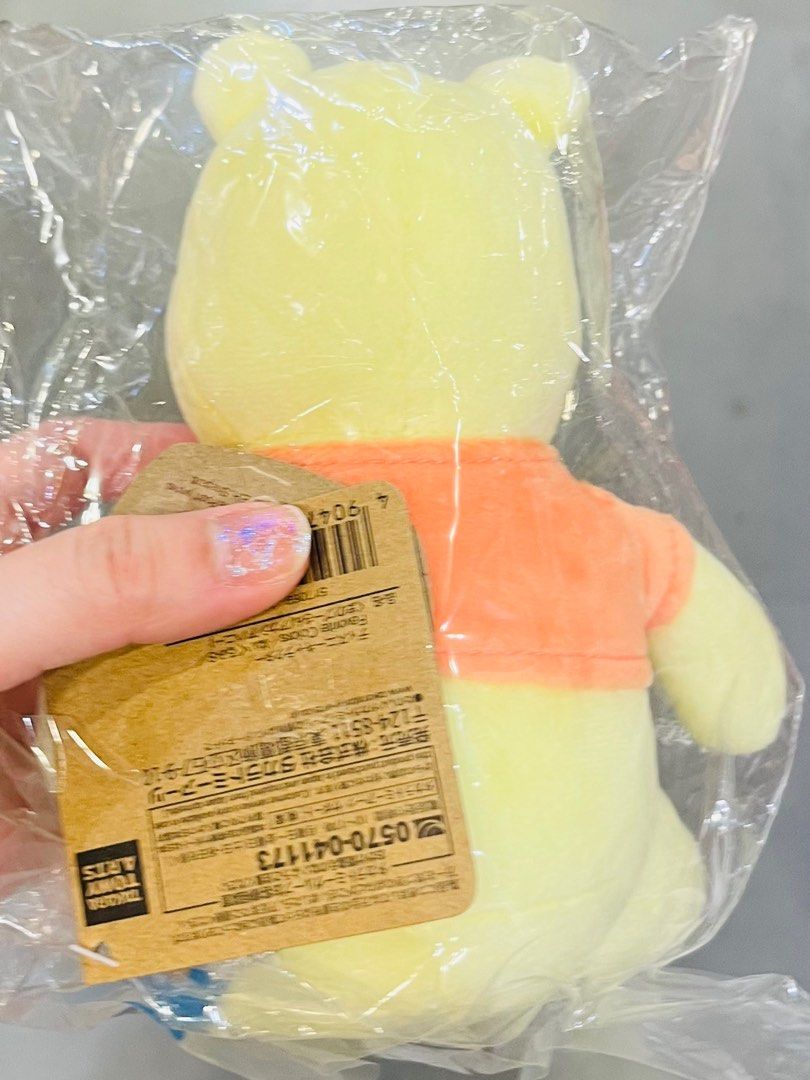 現貨🍯💛正版 迪士尼公仔 小熊維尼公仔 聖誕禮物 生日禮物 新年禮物 DISNEY WINNIE THE POOH SOFT DOLL TOY BIRTHDAY CHRISTMAS VALENTINES GIFT DOLL （分類：絨毛玩具）位於 Hong Kong。 由 swroom 提交（商品編號 1410346280，圖片 2）。簡介： 💖$280 隻 ( 全新未開封) 🎁節日銷情迅速請早訂購，售完即止‼️ 🛍更多卡通精品玩具FOLLOW US ： carousell.com/swroom 📥INBOX 購買請提供以下資料 ： ▫️ 款式及件數 ▫️付款方式 : PAYME / FPS / ALIPAYHK ▫️郵寄方式： 📦 SF順豐到付 ( 一般情況 2-3 工作天寄出 ) ❌ 不設面交 **** 確認全數付款後才留貨及安排寄出 *** ⚜️相關產品⚜️ 現貨💖正版 迪士尼公仔 米奇老鼠公仔 米妮老鼠公仔 毛公仔 匙扣掛飾 ：https://carousell.