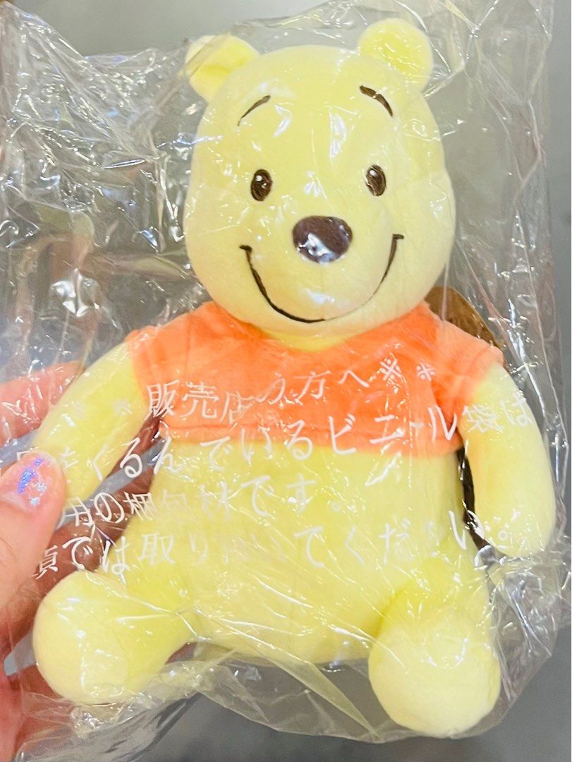 現貨🍯💛正版 迪士尼公仔 小熊維尼公仔 聖誕禮物 生日禮物 新年禮物 DISNEY WINNIE THE POOH SOFT DOLL TOY BIRTHDAY CHRISTMAS VALENTINES GIFT DOLL （分類：絨毛玩具）位於 Hong Kong。 由 swroom 提交（商品編號 1410346280，圖片 1）。簡介： 💖$280 隻 ( 全新未開封) 🎁節日銷情迅速請早訂購，售完即止‼️ 🛍更多卡通精品玩具FOLLOW US ： carousell.com/swroom 📥INBOX 購買請提供以下資料 ： ▫️ 款式及件數 ▫️付款方式 : PAYME / FPS / ALIPAYHK ▫️郵寄方式： 📦 SF順豐到付 ( 一般情況 2-3 工作天寄出 ) ❌ 不設面交 **** 確認全數付款後才留貨及安排寄出 *** ⚜️相關產品⚜️ 現貨💖正版 迪士尼公仔 米奇老鼠公仔 米妮老鼠公仔 毛公仔 匙扣掛飾 ：https://carousell.