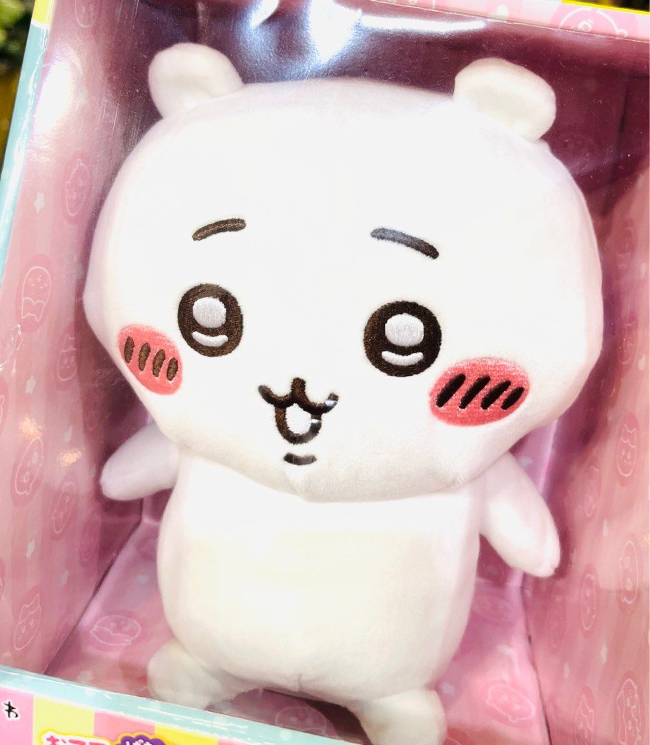 💖正版 Chiikawa公仔 發聲毛公仔 聖誕禮物 生日禮物 新年禮物 SOFT DOLL TOY BIRTHDAY CHRISTMAS VALENTINES GIFT DOLL （分類：絨毛玩具）位於 Hong Kong。 由 swroom 提交（商品編號 1410280684，圖片 2）。簡介： 💖$380 件 ( 全新未開封) 🎁節日銷情迅速請早訂購，售完即止‼️ 🛍更多卡通精品玩具FOLLOW US ： carousell.com/swroom 📥INBOX 購買請提供以下資料 ： ▫️ 款式及件數 ▫️付款方式 : PAYME / FPS / ALIPAYHK ▫️郵寄方式： 📦 SF順豐到付 ( 一般情況 2-3 工作天寄出 ) ❌ 不設面交 **** 確認全數付款後才留貨及安排寄出 *** ⚜️相關產品⚜️ 現貨🚂正版 Chiikawa公仔 火車仔拼圖路軌 桌上遊戲 ： https://carousell.app.link/ak0xtgXyaZb 現貨🎀正版