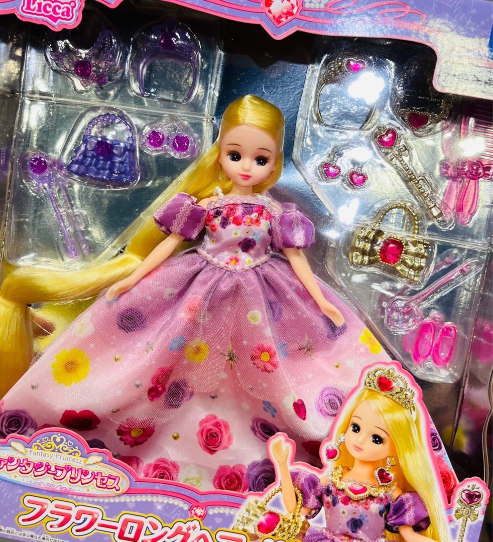 現貨👸🏼日本🇯🇵正版 Licca公仔衫 寶石公主裙皇冠手袋包包飾物套裝 派對服飾 連身裙鞋子頭箍頭飾套裝 微景玩具 娃娃服飾 娃娃衫 換衫公仔 角色扮演 兒童玩具 結婚公仔 求婚公仔 生日禮物 聖誕節禮物 新年禮物 收藏珍藏 TAKARA TOMY PRINCESS CROWN FASHION GIRL DRESS UP FIGURE DOLL TOY BIRTHDAY CHRISTMAS WEDDING ANNIVERSARY GIFT BOX SET （分類：嬰兒及小童流行時尚）位於 Hong Kong。 由 swroom 提交（商品編號 1410319698，圖片 2）。簡介： 👗 $350 套 , 全新未開封 🎁銷情迅速請早訂購，售完即止‼️ 🛍更多卡通精品玩具FOLLOW US ： carousell.com/swroom 📥INBOX 購買請提供以下資料 ： ▫️ 件數 ▫️付款方式 : PAYME / FPS / ALIPAYHK ▫️郵寄方式： 📦 SF