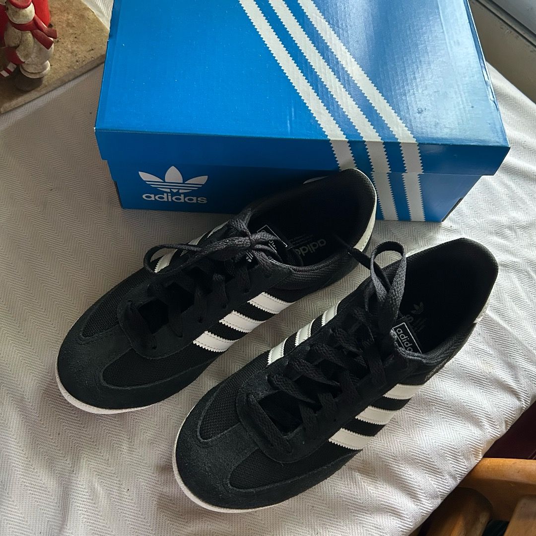 Adidas Lifestyle R71 Black (Category: Sneakers) located in Paranaque City. Submitted by 391kkul (Listing ID 1410239323, Image 2). Description: adidas lifestyle r71 shoes - black - used 2-3x only - bought locally (₱ 4,700) - can send more pics/vids if needed ✅ 23.5cm US5.5 UK5 - ₱ 3,200 💵: gcash, maya, bpi, gotyme, seabank 📦: ggx, jnt, lbc, sdd .
