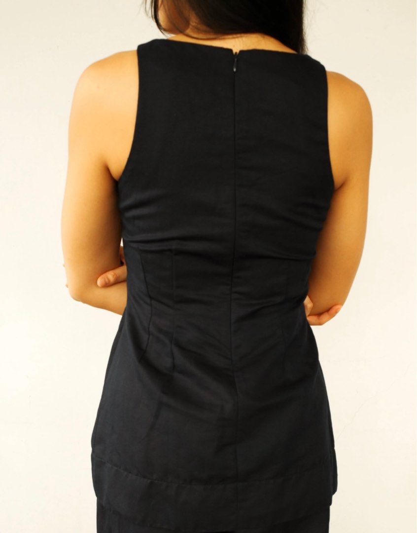 AVA The Brand Martina Set - Navy (Category: Dresses) located in San Pedro. Submitted by emcto (Listing ID 1410223124, Image 3). Description: Stylish Martina set from AVA The Brand. This set includes a sleeveless top and wide-leg pants in navy. The top features a fitted bodice and a slightly flared hem. The pants have a comfortable, relaxed fit. Perfect for a chic and effortless look. The set is made of a solid, likely woven fabric..
