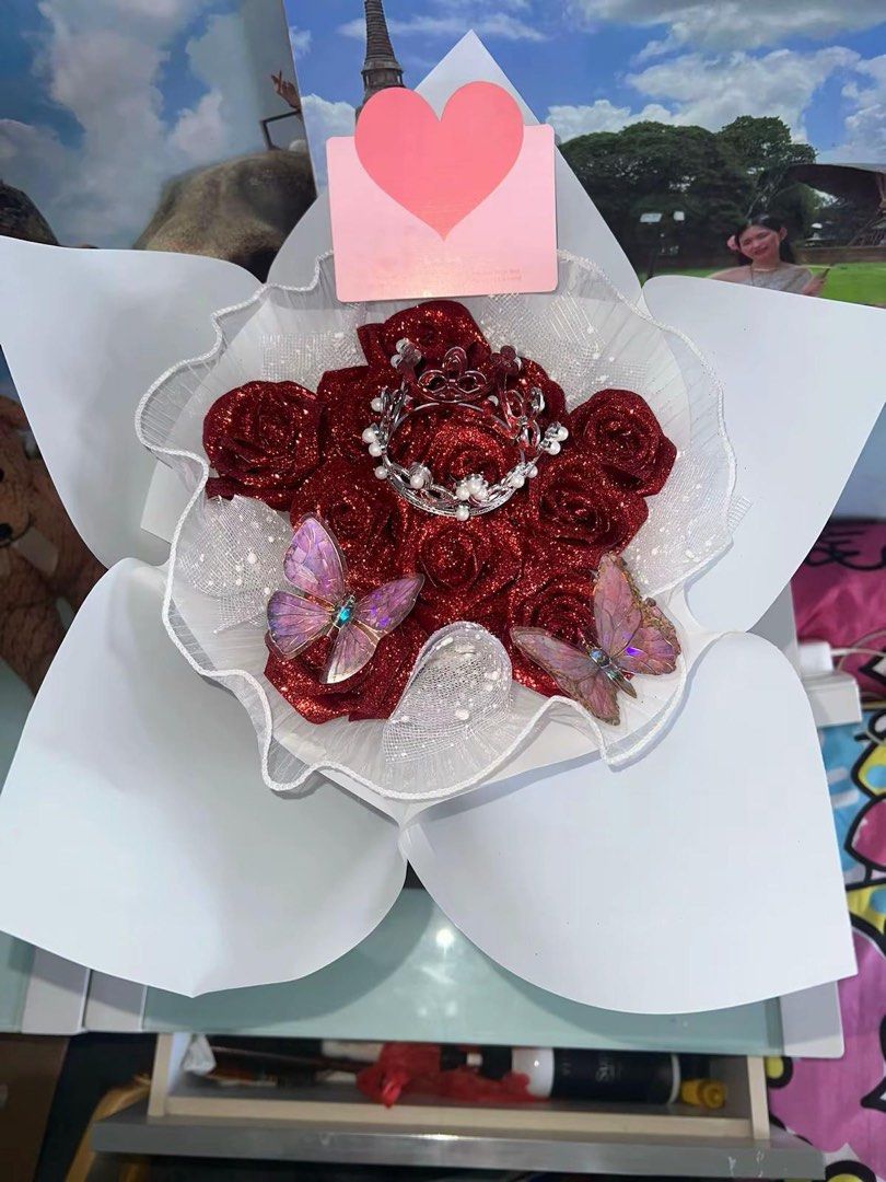 Bouquets (Category: Flowers & Bouquets) located in Singapore. Submitted by freshdroppicks (Listing ID 1410198166, Image 7). Description: 🌹✨ Sparkle with Love — Handcrafted Glitter Rose Bouquets Every delicate red and pink rose is painstakingly handcrafted and dusted with shimmering glitter, creating a timeless keepsake that captures your sweetest moments. 🎀 Choose your perfect bouquet in classic red or soft pink — made just for you! 📦 Free del