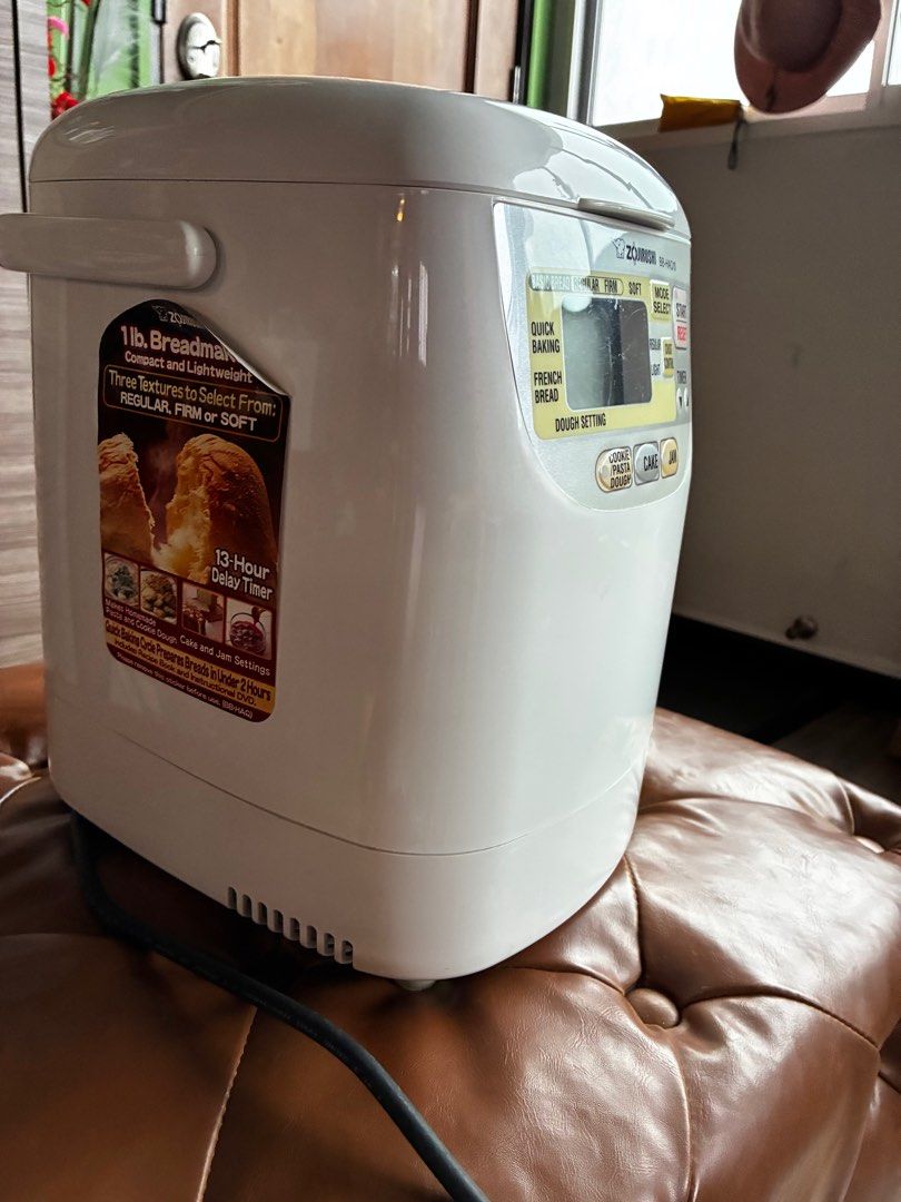 Bread maker (Category: Breadmakers) located in Singapore. Submitted by Zaralim167 (Listing ID 1410329176, Image 2). Description: Only used 2-3 times . V good clean n like new .