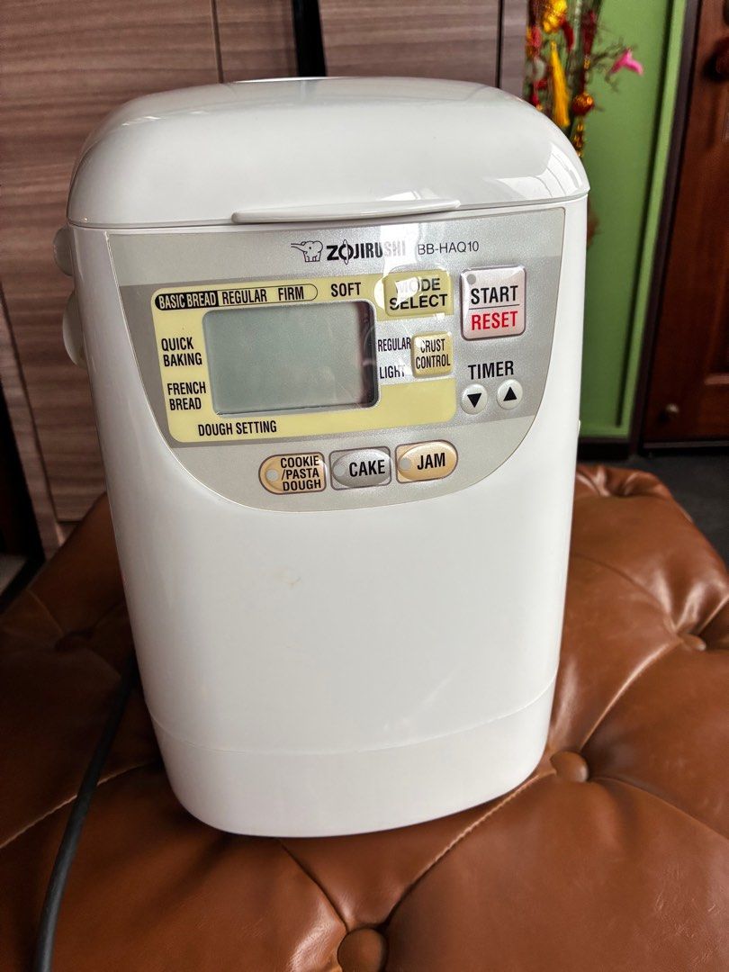 Bread maker (Category: Breadmakers) located in Singapore. Submitted by Zaralim167 (Listing ID 1410329176, Image 1). Description: Only used 2-3 times . V good clean n like new .